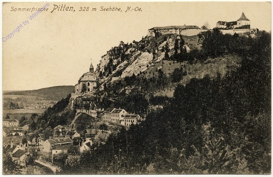 ak100574a Pitten, Ortsansicht mit Bergkirche und Burg