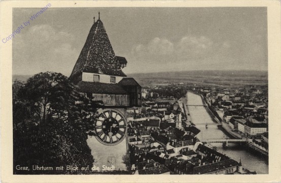 Graz, Uhrturm mit Blick auf die Stadt