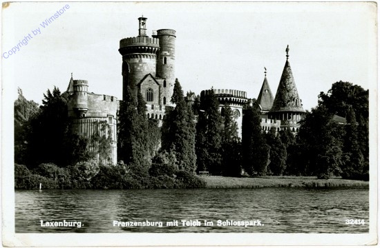 Laxenburg, Franzensburg mit Teich im Schlossgarten