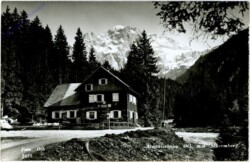 Grünau, Almtalerhaus mit dem Schermberg