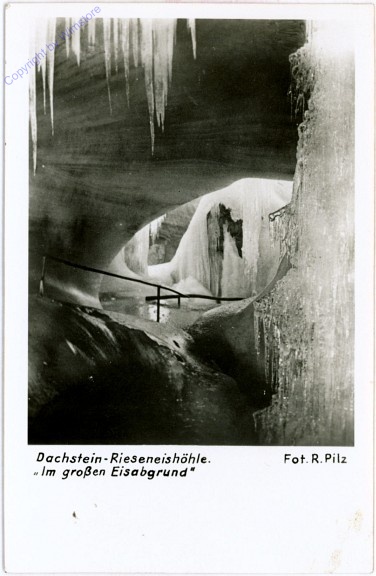 Dachstein-Rieseneishöhle, Im großen Eisabgrund