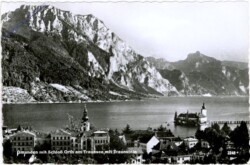 Gmunden, mit Schloss Orth am Traunsee, mit Traunstein