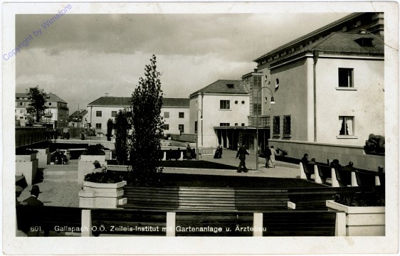 Gallspach, Zeileis-Institut mit Gartenanlage und Ärztebau