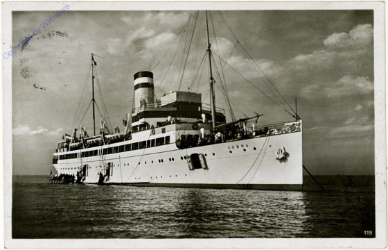 Dampfer "Cobra" vor Helgoland