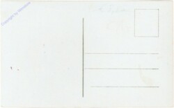 Mit Maschinengewehren ausgerüstete Motorboote beschiessen auf der Weichsel einen rus. Flieger, der zur Landung gezwungen wird