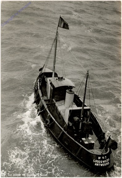 Le pilote va monter a bord