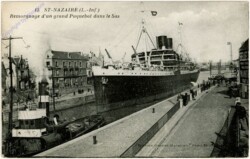 St. Nazaire, Remorquage d'un grand Paquebot dans le Sas