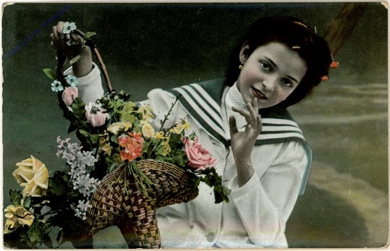 Mädchen mit Blumenkorb