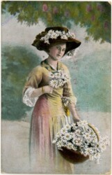 Junge Frau mit Blumenkorb und Hut