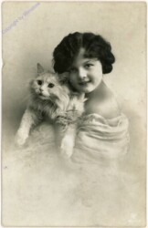 Mädchen mit Katze