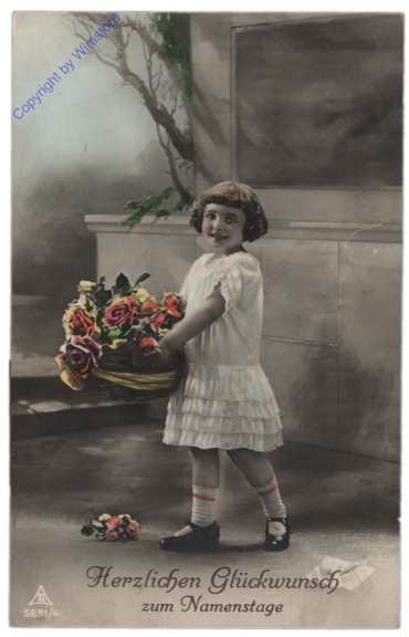Mädchen mit Rosenkorb, Namenstag