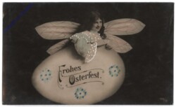 Elfe hinter einem großen Ei