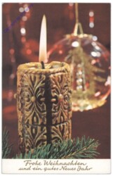 Kerze vor Christbaumkugel