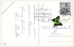 Kerze vor Christbaumkugel