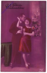 Pärchen stößt auf Weihnachten an