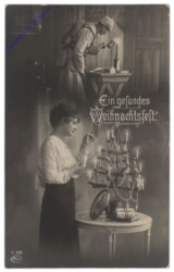 Dame zündet die Kerzen an, Soldat denkt an seine Liebe