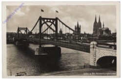 Straßenbahn fährt über die Hindenburgbrücke, Köln