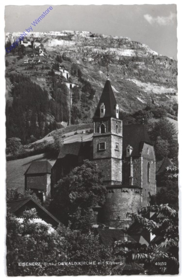 Eisenerz, Oswaldikirche mit Erzberg