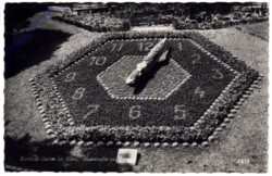 Baden, Blumenuhr im Kurpark