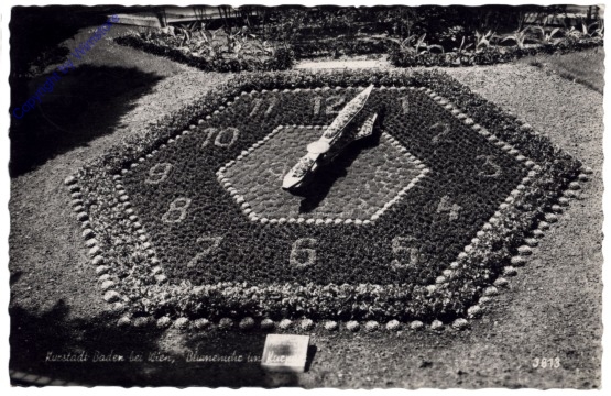 Baden, Blumenuhr im Kurpark
