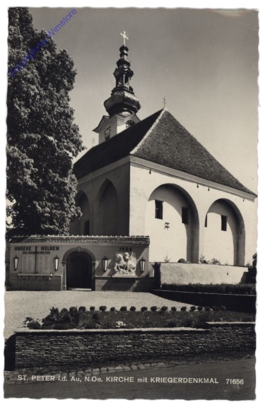 St. Peter in der Au, Kirche mit Kriegerdenkmal