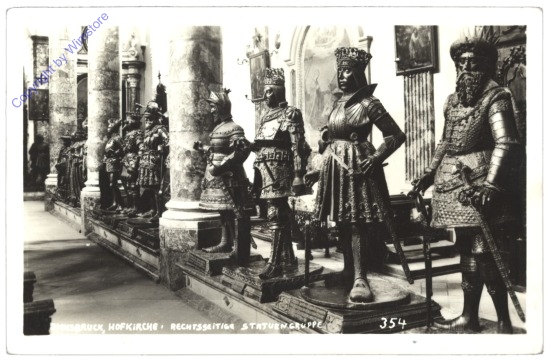 Innsbruck, Hofkirche, rechtsseitige Statuengruppe