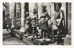 Innsbruck, Hofkirche, rechtsseitige Statuengruppe