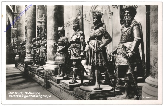 Innsbruck, Hofkirche, rechtsseitige Statuengruppe