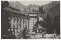 Innsbruck, Hofburg mit Leopoldsbrunnen gegen Nordkette