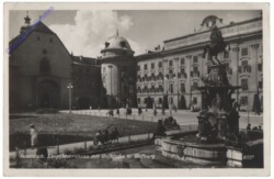 Innsbruck, Leopoldsbrunnen mit Hofkirche und Hofburg