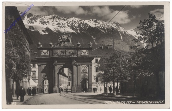 Innsbruck, Triumpfpforte mit Nordkette