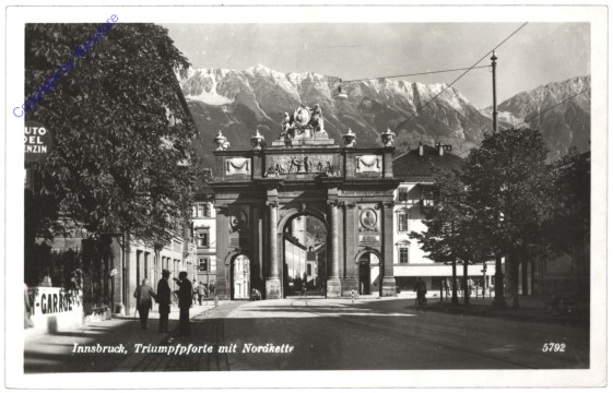 Innsbruck, Triumpfpforte mit Nordkette