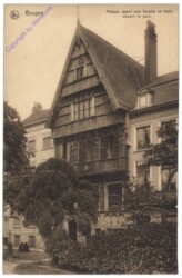 Brügge, Bruges, Maison ayant une facade en bois devant le parc