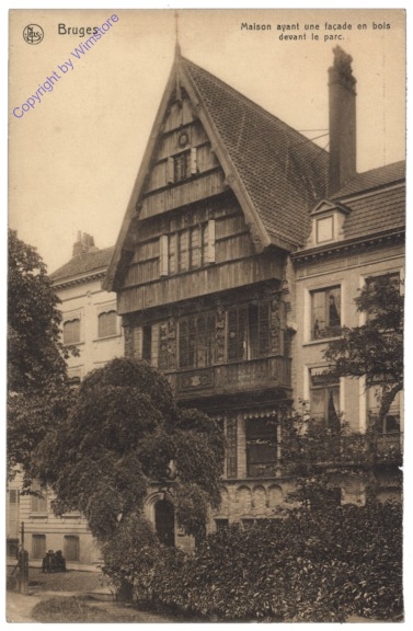 ak119241 Brügge, Bruges, Maison ayant une facade en bois devant le parc