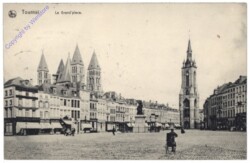 ak119796 Tournai, La Grand'Place