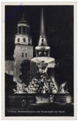 Salzburg, Residenzbrunnen und Glockenspiel bei Nacht
