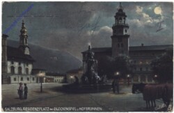 Salzburg, Residenzplatz mit Glockenspiel und Hofbrunnen