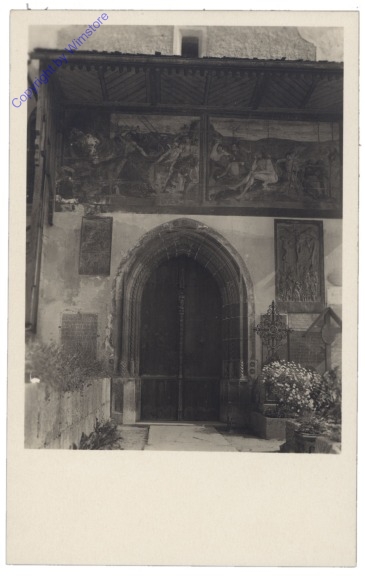 Hallstatt, Portal der Kath. Pfarrkirche mit Freskogemälde