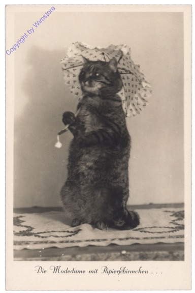 Die Modedame mit Papierschirmchen ...