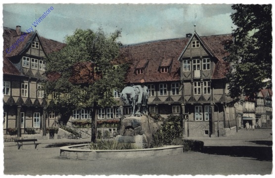 Wolfenbüttel, Marktplatz mit Rathaus und Denkmal