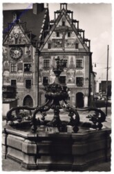 Ulm, Delphinbrunnen mit Rathaus