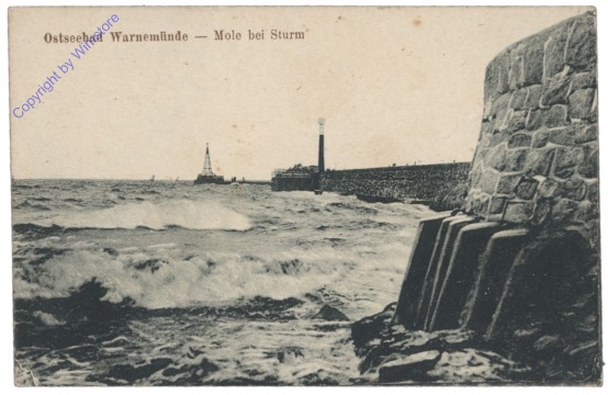Rostock, Warnemünde, Mole bei Sturm