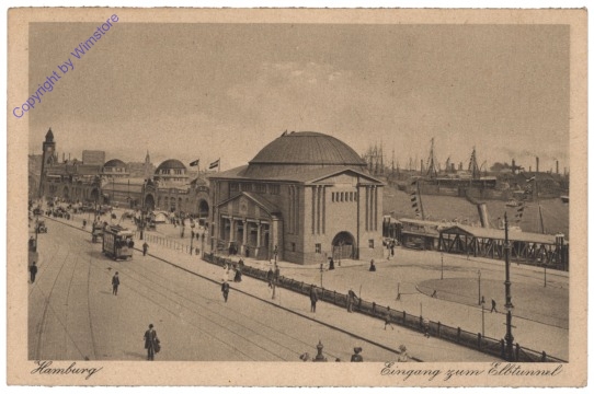 Hamburg, Eingang zum Elbtunnel