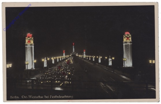 Berlin, Ost-West-Achse bei Festbeleuchtung