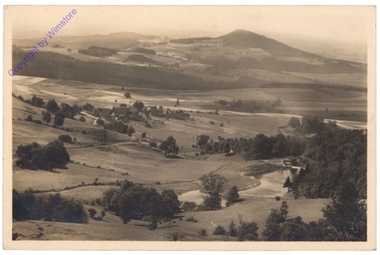 Ebersburg, Blick zum Guckalsee und Ebersberg
