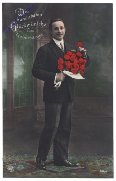 ak128224 Junger Mann mit Blumen, Geburtstag