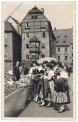 Trachtengruppe am Markt