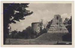 Tulln an der Donau, Jahndenkmal mit Stadtturm