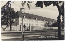 Wiener Neustadt, Parkschule neben der Burg