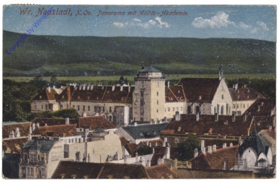 ak133518 Wiener Neustadt, Panorama mit Militär-Akademie